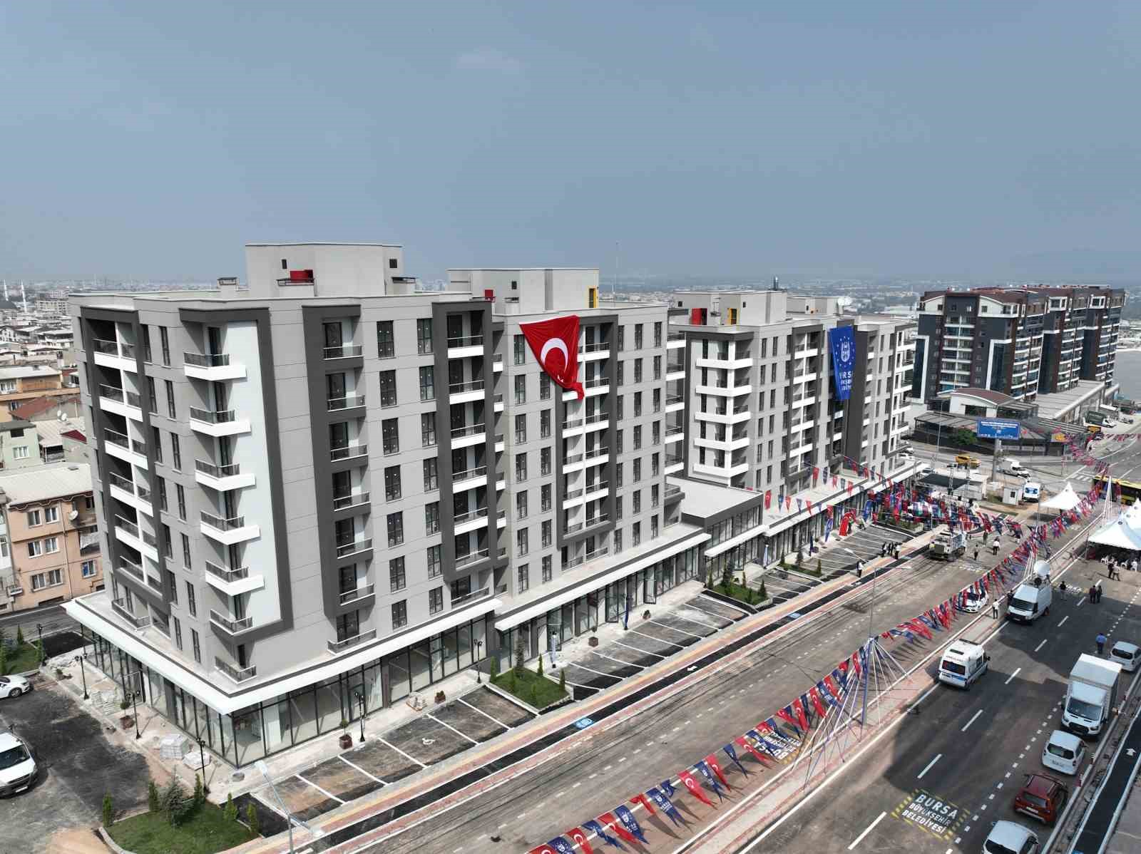 Bursa&rsquo;da b&uuml;y&uuml;k d&ouml;n&uuml;ş&uuml;mde ilk anahtar teslimi yapıldı
