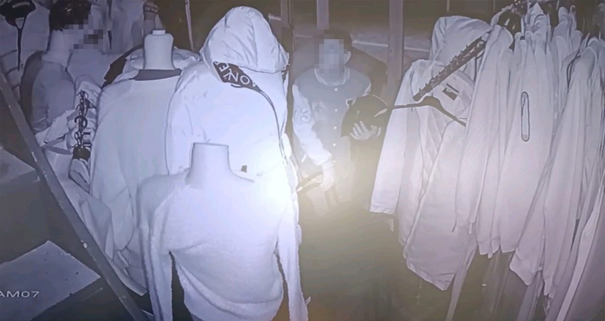 Keyifli hırsızlar yakayı ele verdiler