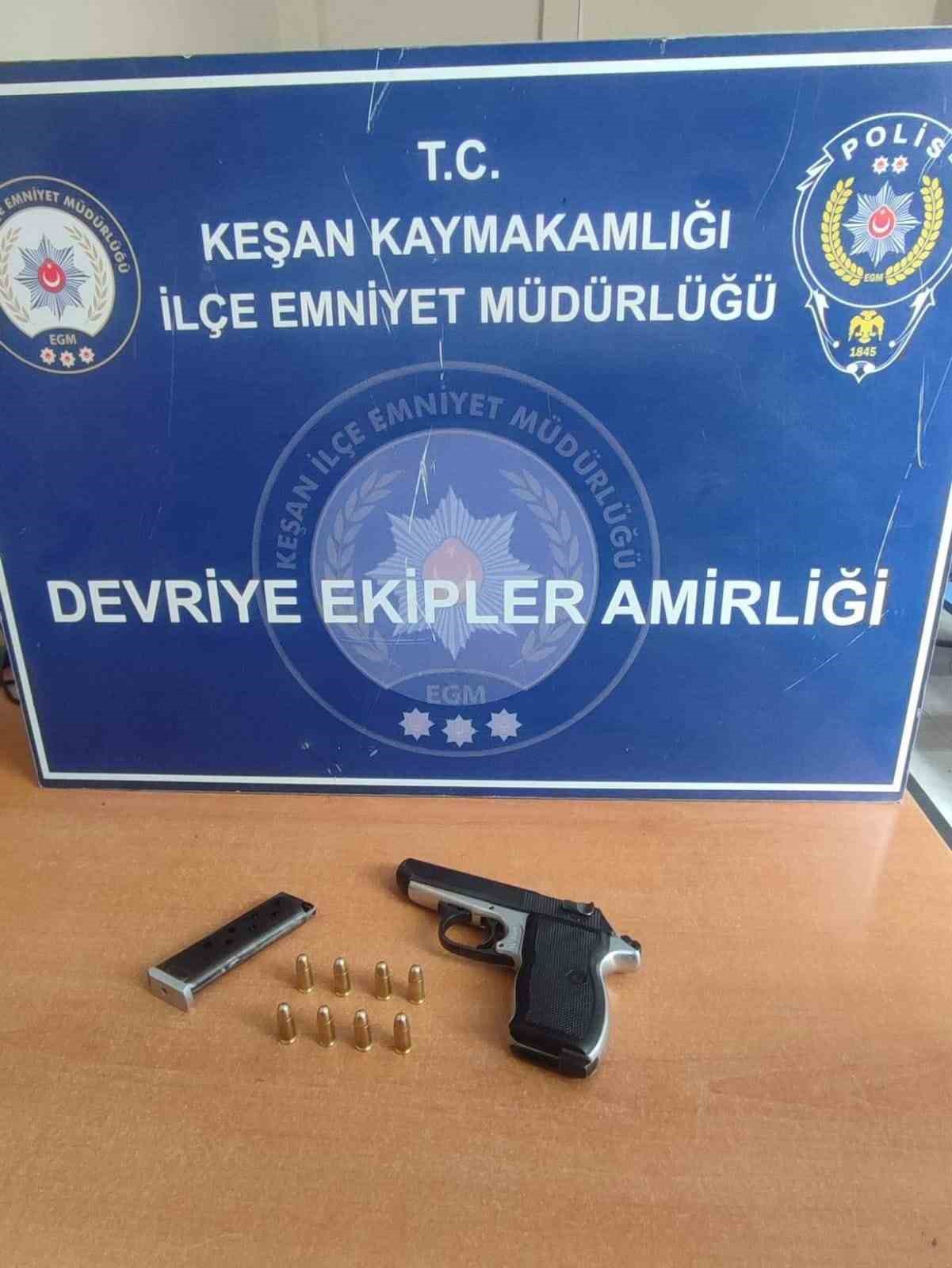 Keşan’da üzerinde tabanca ele geçirilen şüpheli gözaltına alındı