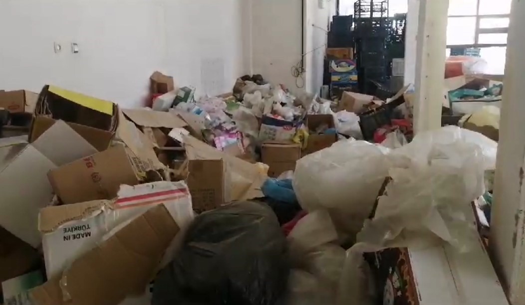 Isparta’da çöp evden ve deposundan 7 kamyon atık çıktı