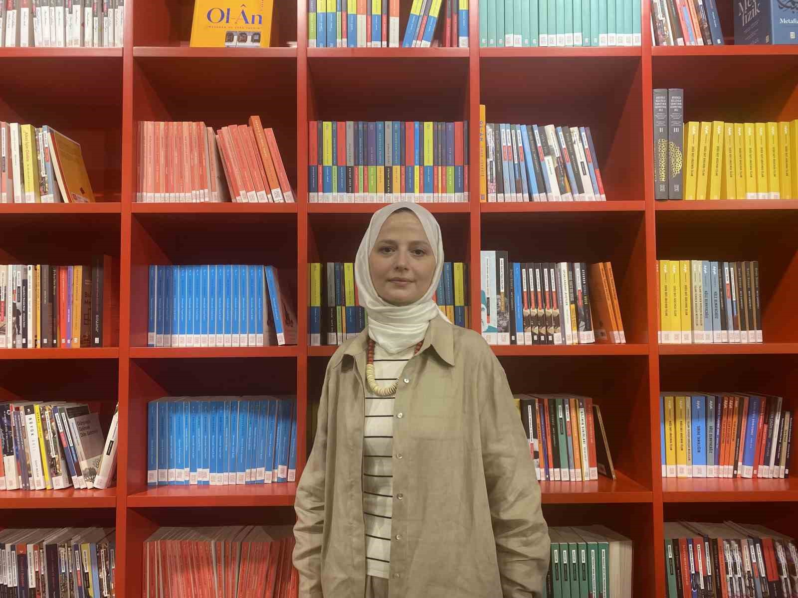 &Ccedil;i&ccedil;eği burnunda &ccedil;ocuk kitabı &ldquo;Hadi&rdquo; okuyucularıyla buluştu
