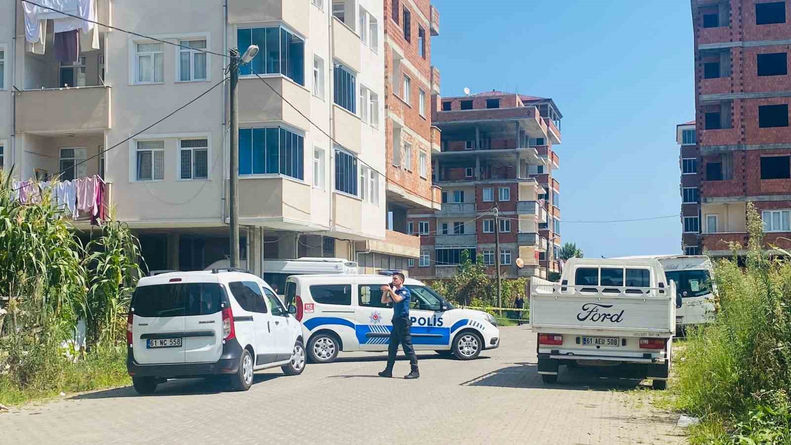 Trabzon’da akrabalar arasındaki silahlı kavgada kan aktı: 1’i ağır 2 yaralı