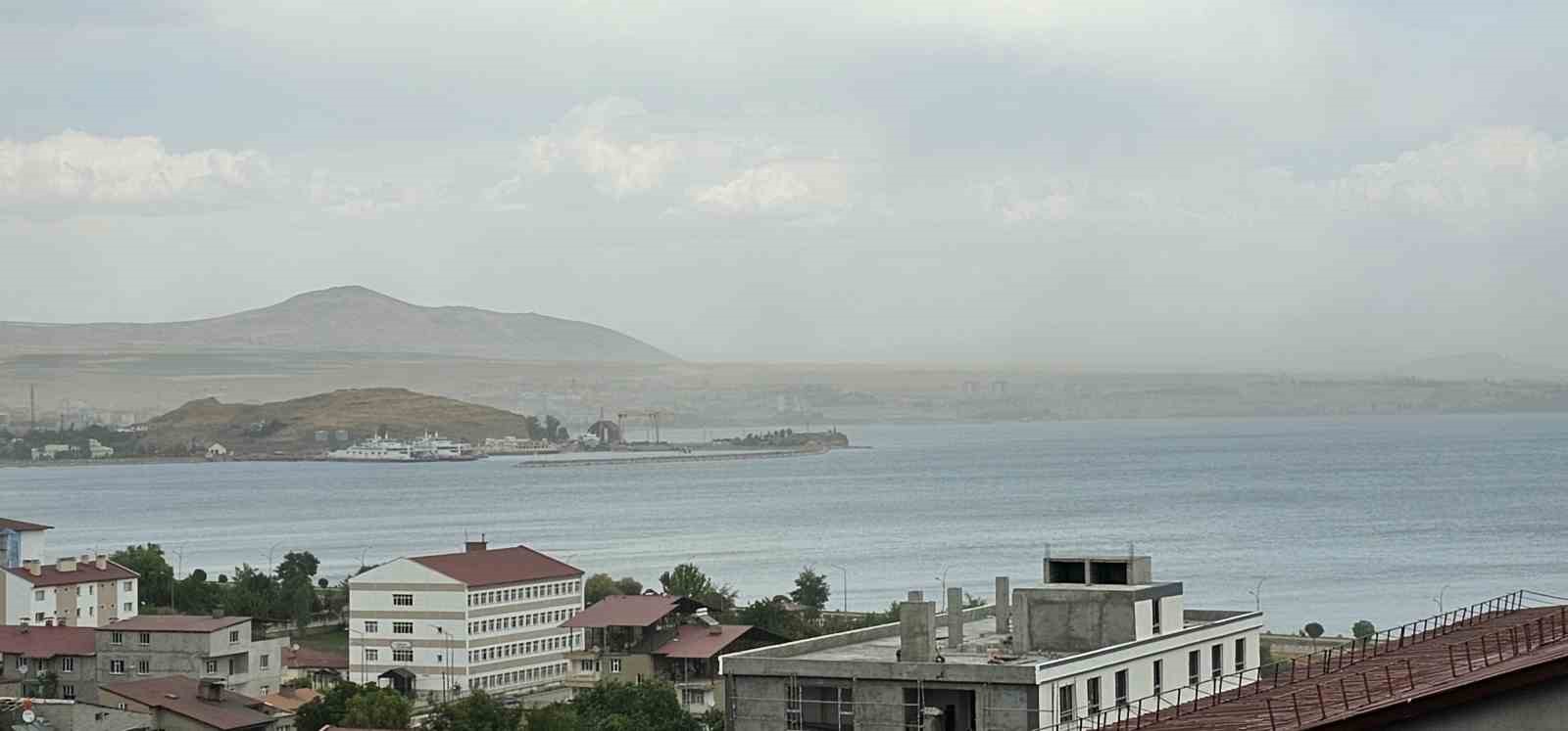 Tatvan’da toz fırtınası