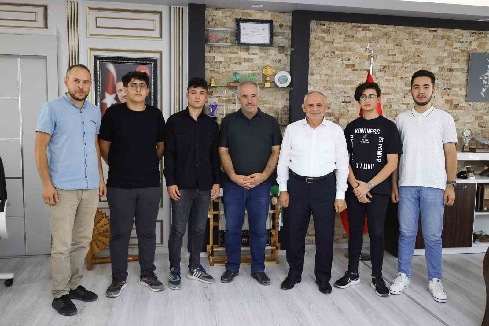 Yahyalı&rsquo;dan D&ouml;rt Proje MEB Robot Yarışmasına Katılacak
