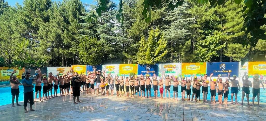 Bismil ve Hanili gen&ccedil;ler Hazar Uyanış Gen&ccedil;lik Kampında
