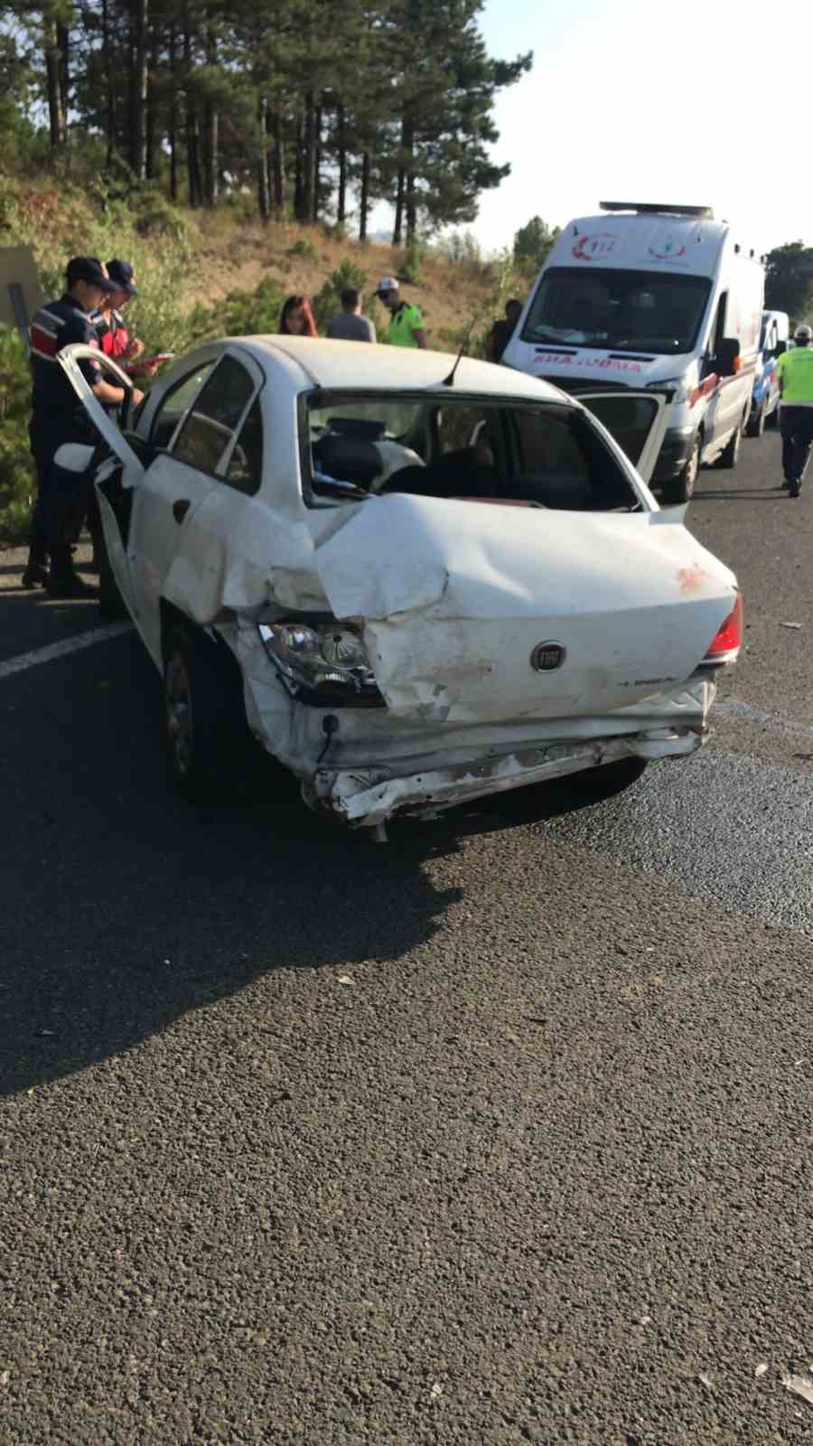 Uşak&rsquo;ta yoldan &ccedil;ıkan otomobil bariyerlere vurdu: 2 &ouml;l&uuml;
