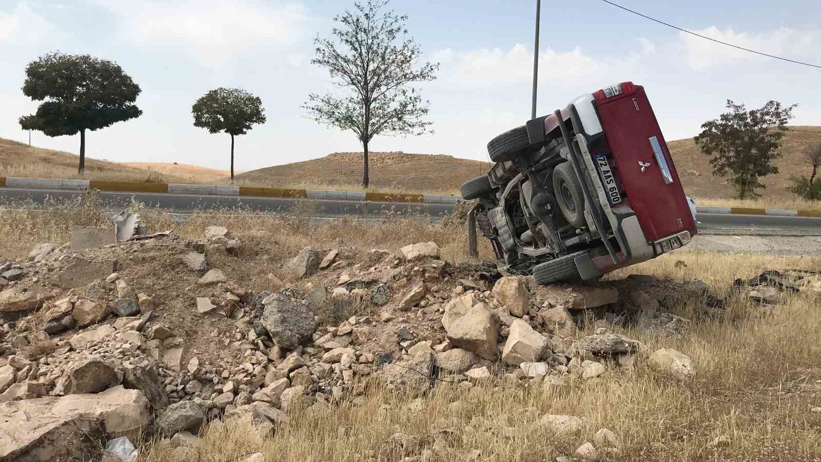 TPAO’ya ait kamyonet şarampole devrildi: 2 yaralı