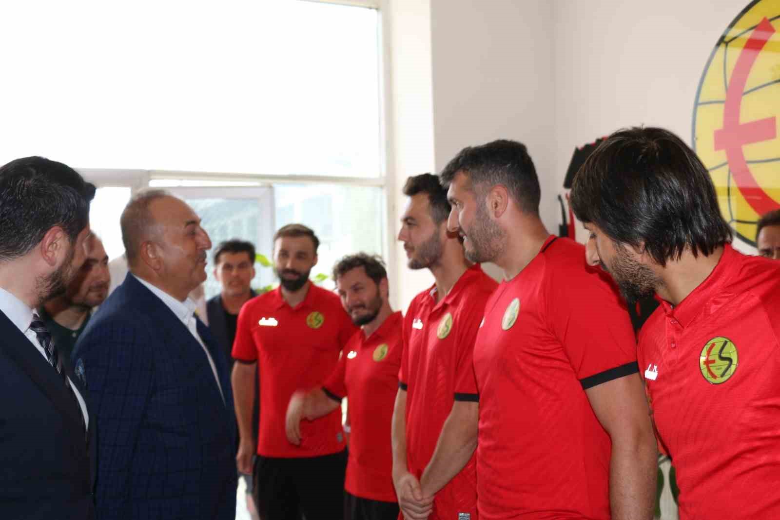 Mevlüt Çavuşoğlu’ndan, Eskişehirspor’a ziyaret