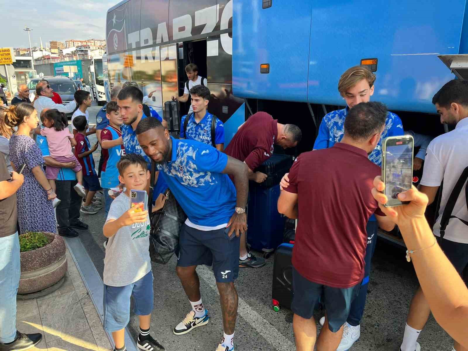 Trabzonspor, Galatasaray ma&ccedil;ı i&ccedil;in İstanbul&rsquo;a gitti
