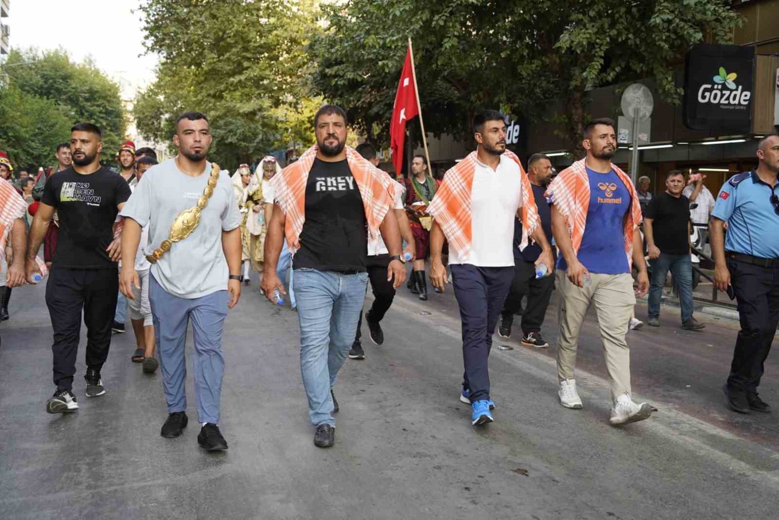 Geleneksel 8. Yuntdağı Yağlı Pehlivan Güreşleri kortej yürüyüşü yapıldı