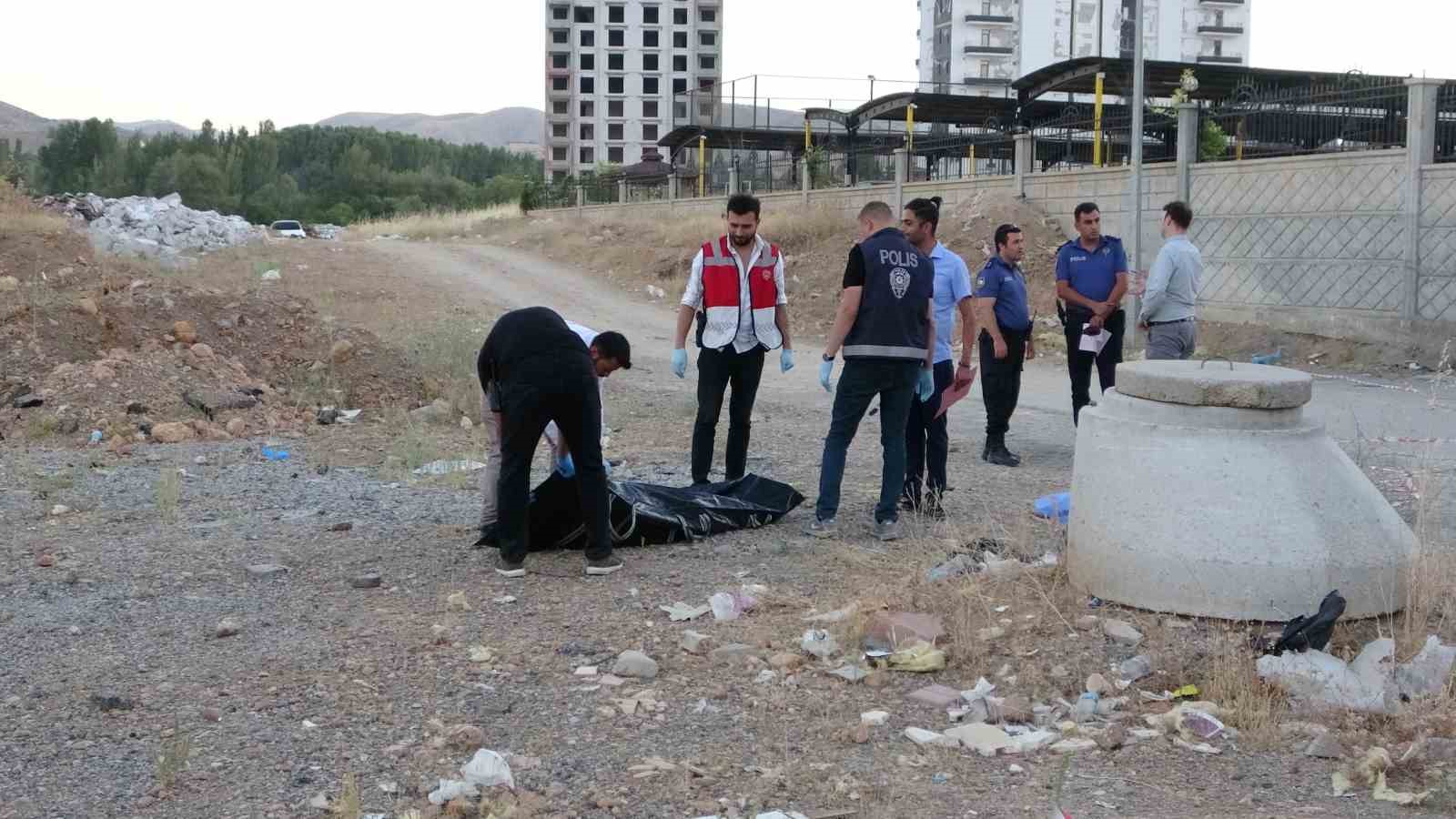 Kayıp diş hekimi yol kenarında ölü bulundu