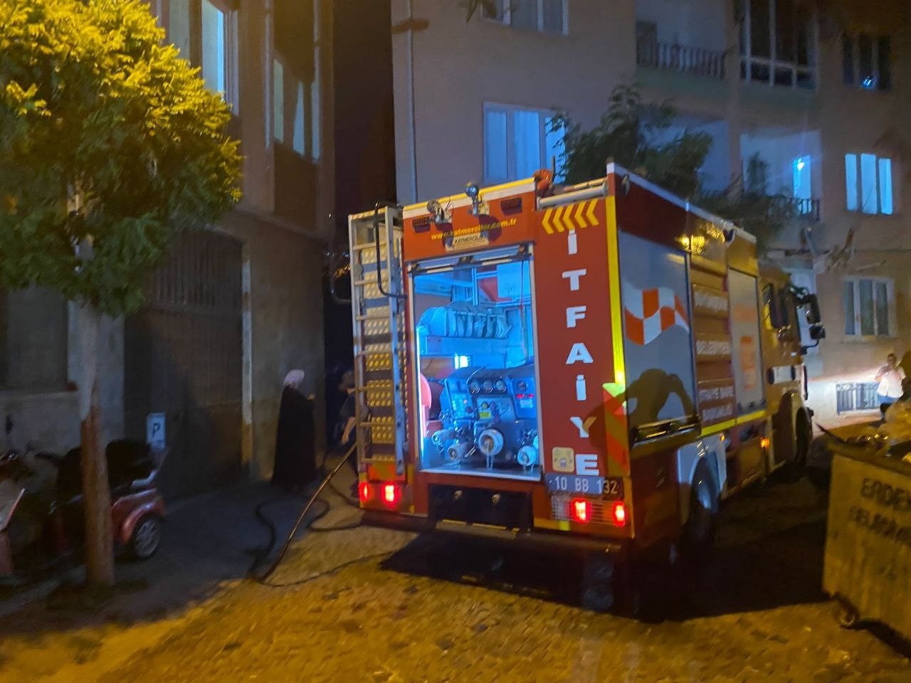 Balıkesir’de metruk binada yangın