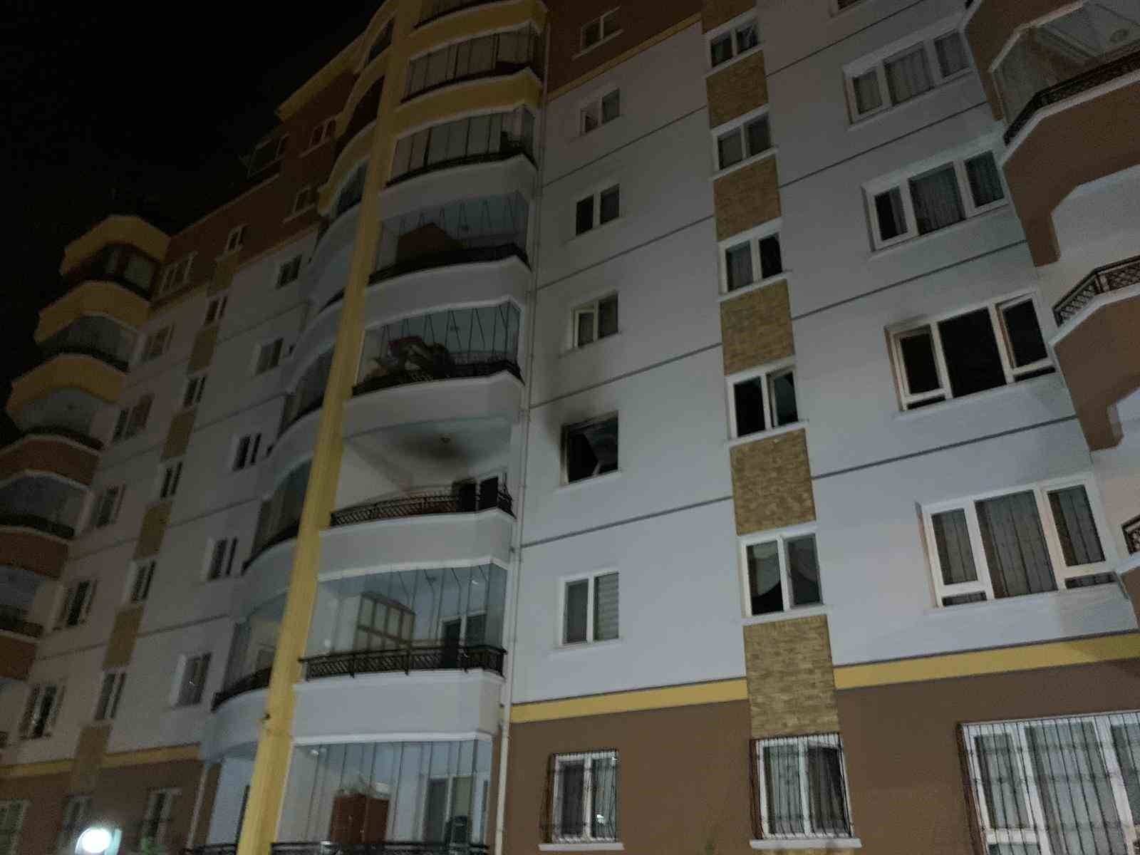 Başkentte apartmanda çıkan yangın paniğe neden oldu