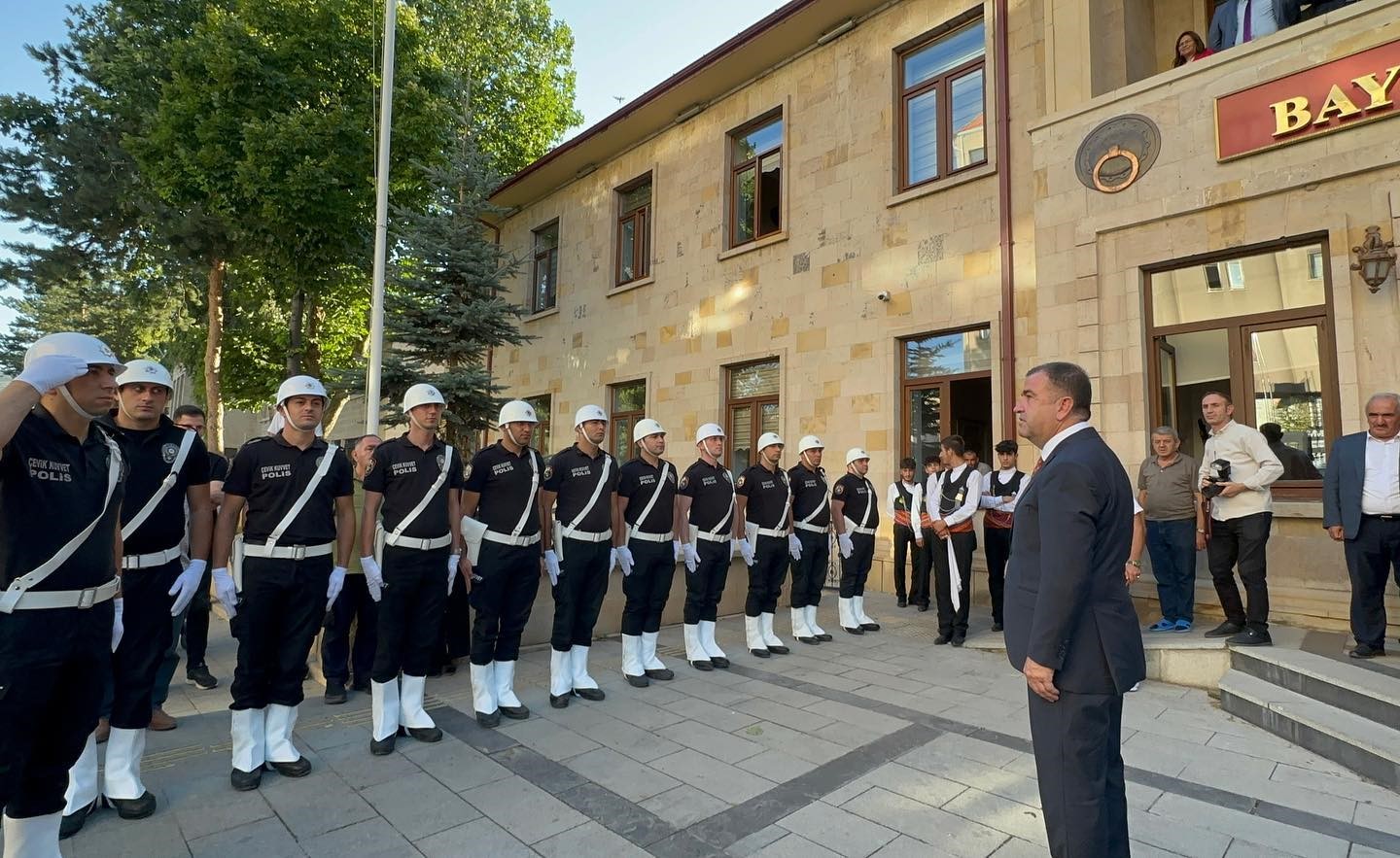 Vali Eldivan göreve başladı