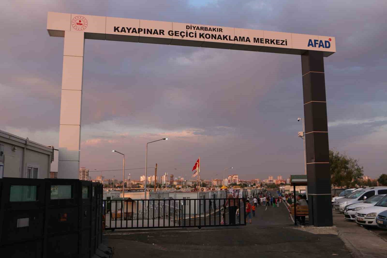 Diyarbakır’da konteyner kentte kalan çocuklar, Türk tarihindeki önemli şahsiyetleri öğrenerek vakit geçiriyor
