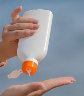 Uzmanlar uyardı; Güneş kremi deyip geçmeyin, doğru kullanım önemli