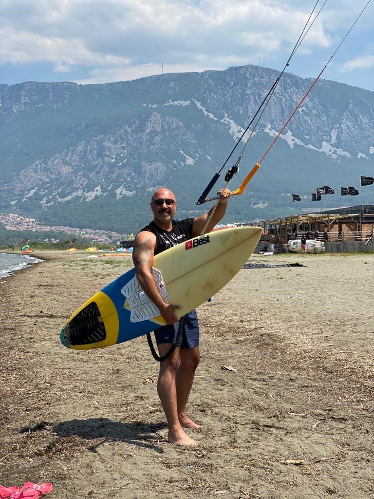 Gökova Körfezi’ni kitesurfçüler renklendiriyor