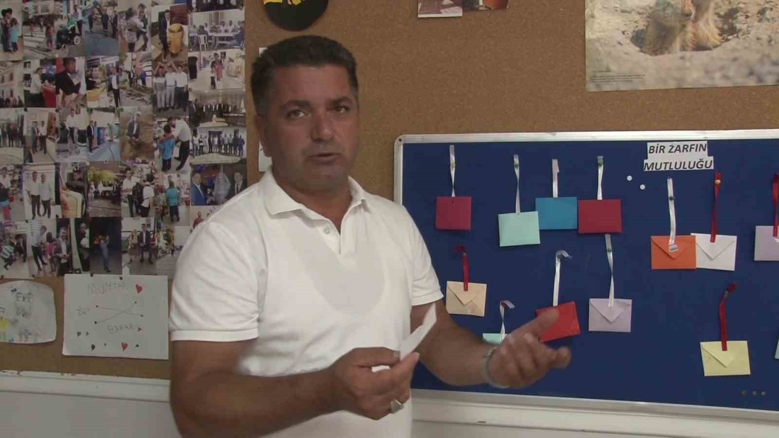 Çekmeköy’de muhtar, zarflar ile 600 ihtiyaç sahibine mutluluk taşıdı