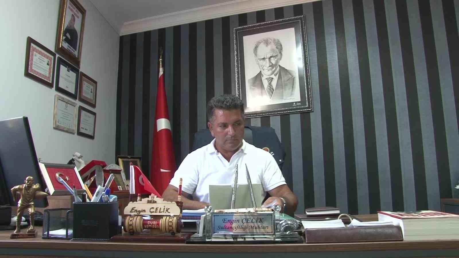 &Ccedil;ekmek&ouml;y&rsquo;de muhtar, zarflar ile 600 ihtiya&ccedil; sahibine mutluluk taşıdı
