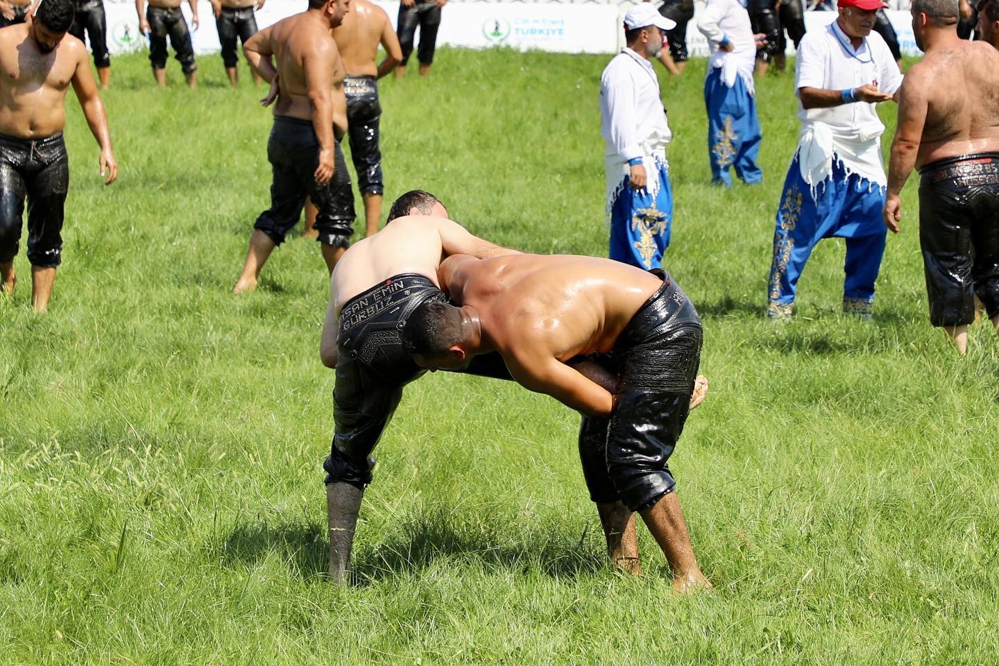 8. Yuntdağı Yağlı Pehlivan G&uuml;reşleri başladı
