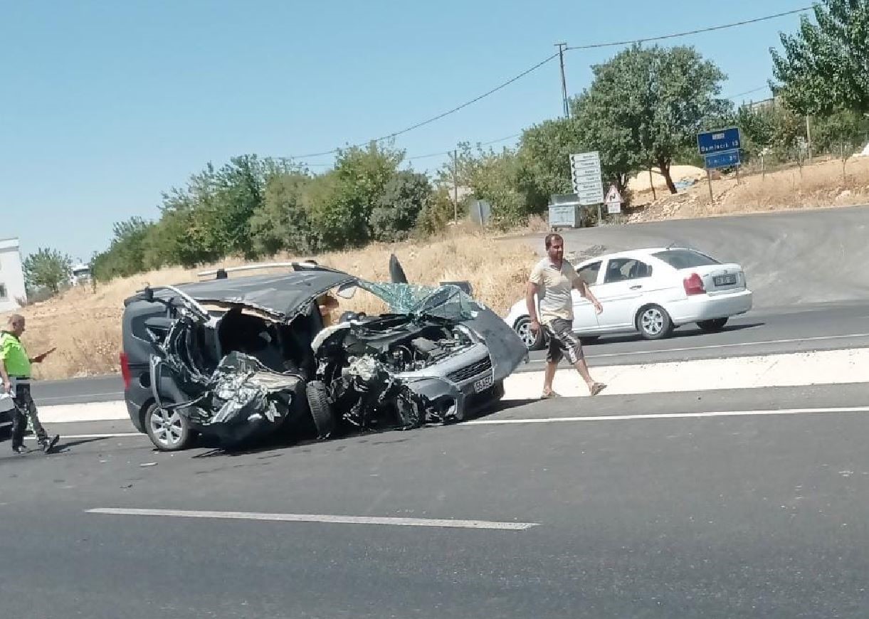 Adıyaman’da iki araç çarpıştı: 3 yaralı