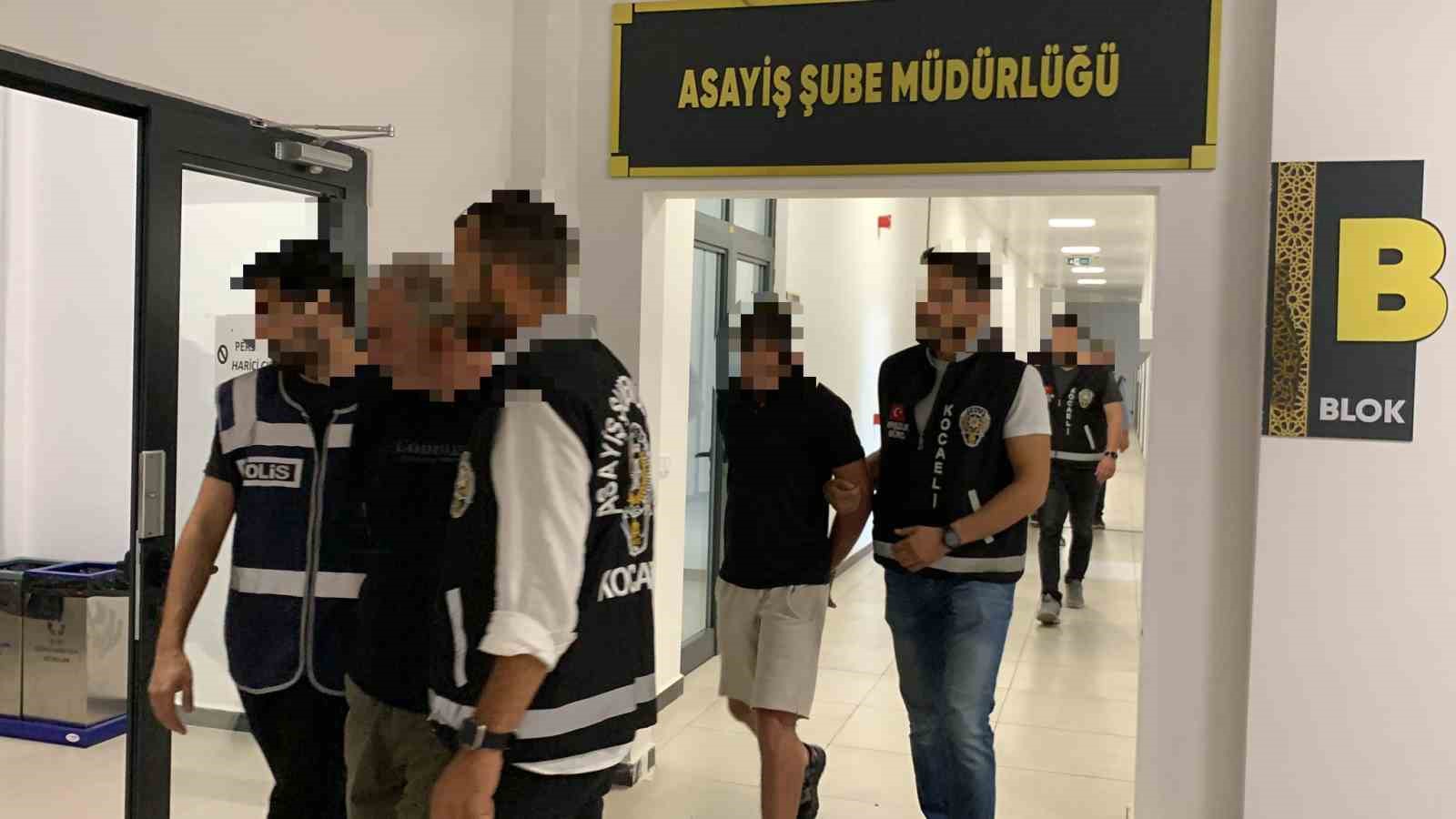 329 bin TL ve 2 kilo altın çalmışlardı, Gürcistan'a kaçmaya çalışırken yakalandılar