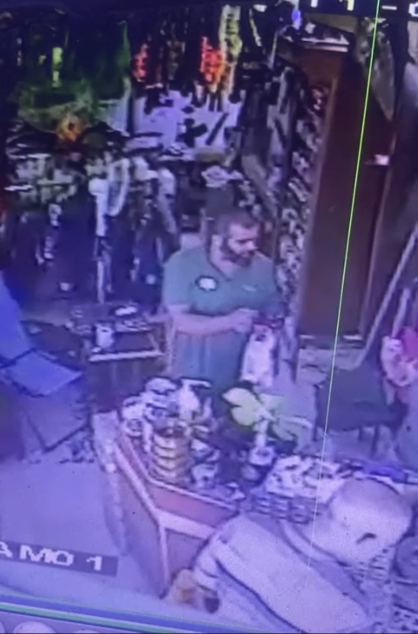 Biga&rsquo;da av malzemeleri satan işyerinden kurusıkı tabanca &ccedil;alan hırsız yakalandı
