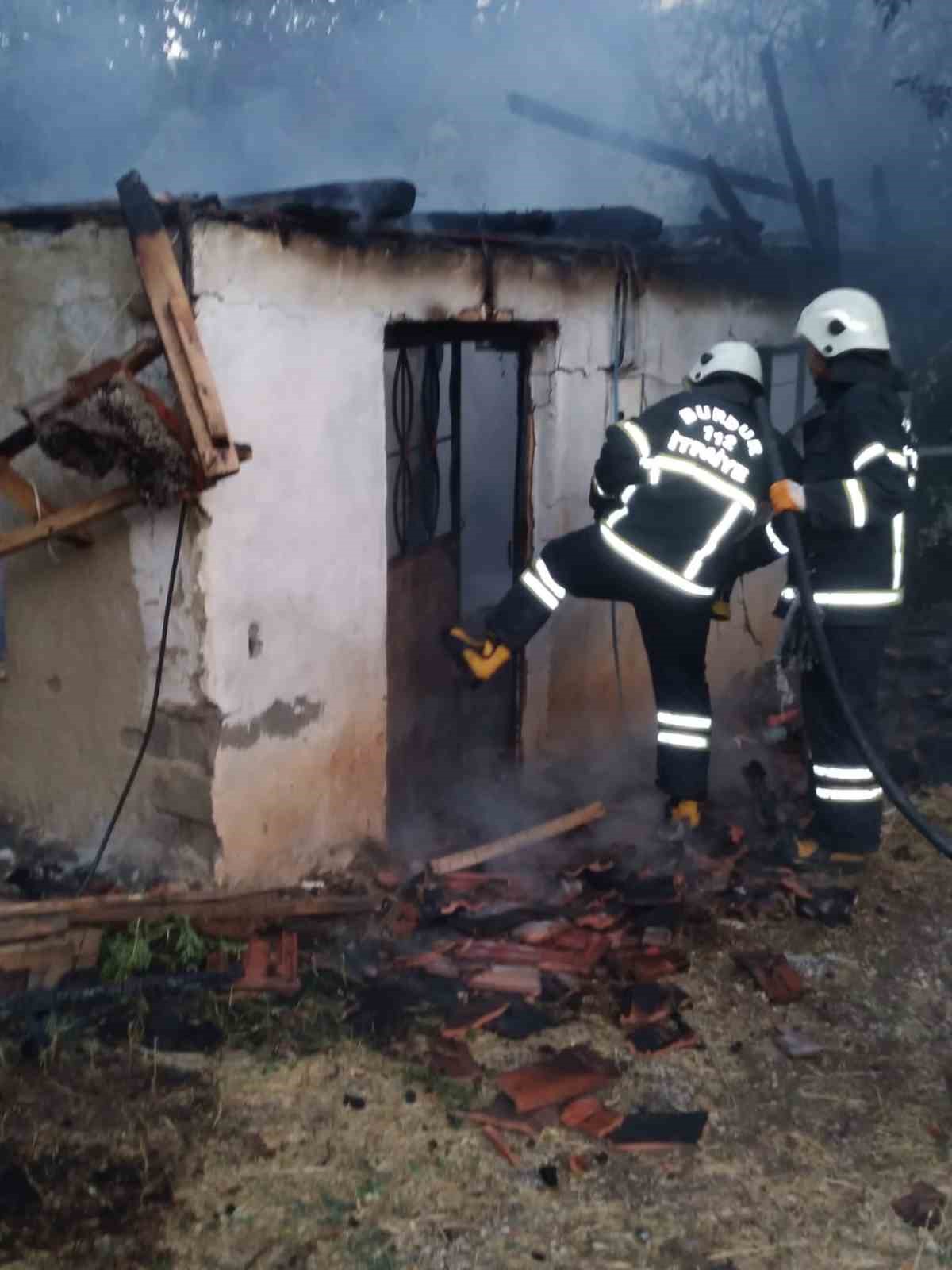 Burdur&rsquo;da bağ evi yangında k&uuml;l oldu
