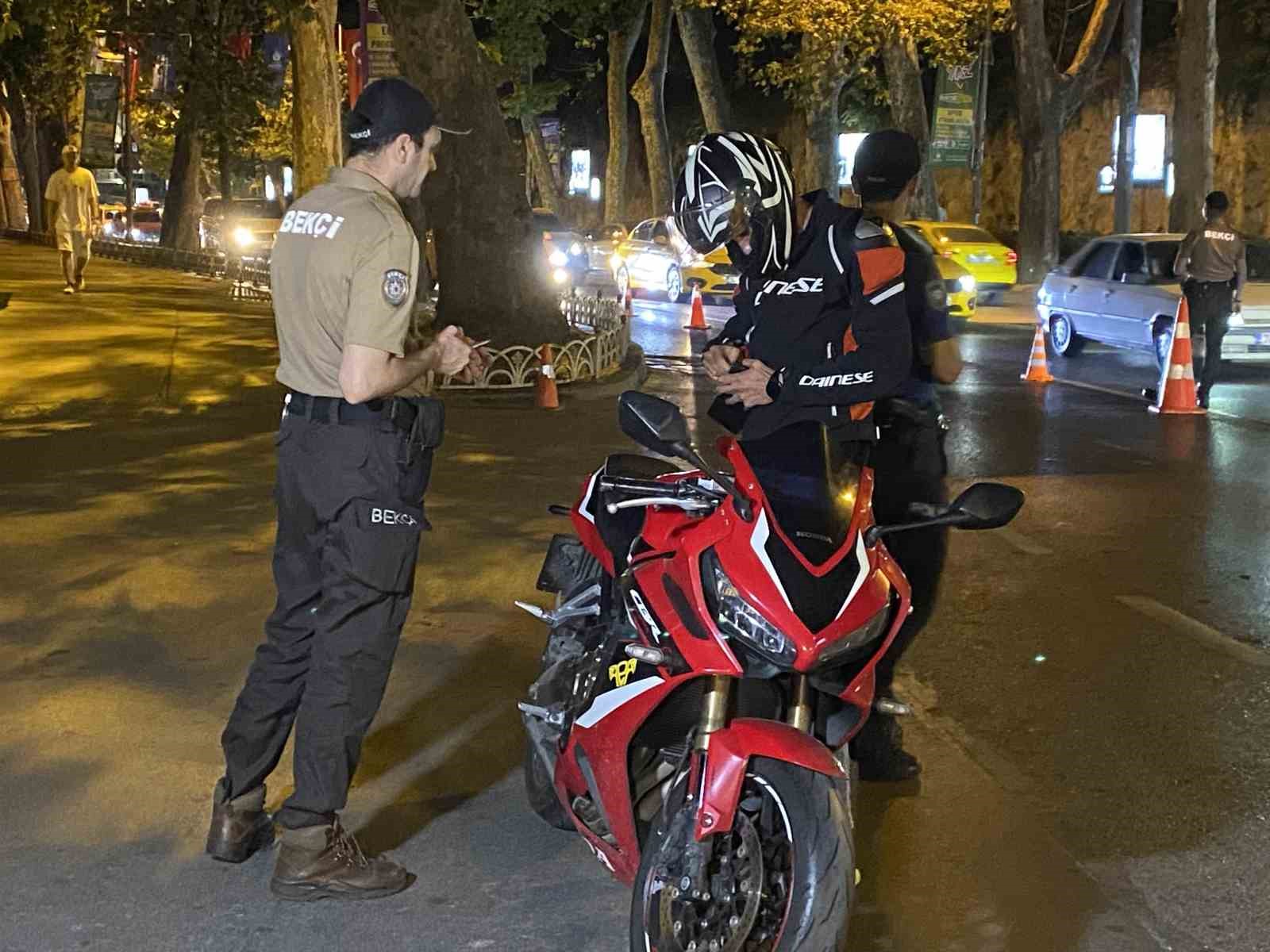 İstanbul’da motosiklet sürücülerine yönelik asayiş uygulaması gerçekleştirildi