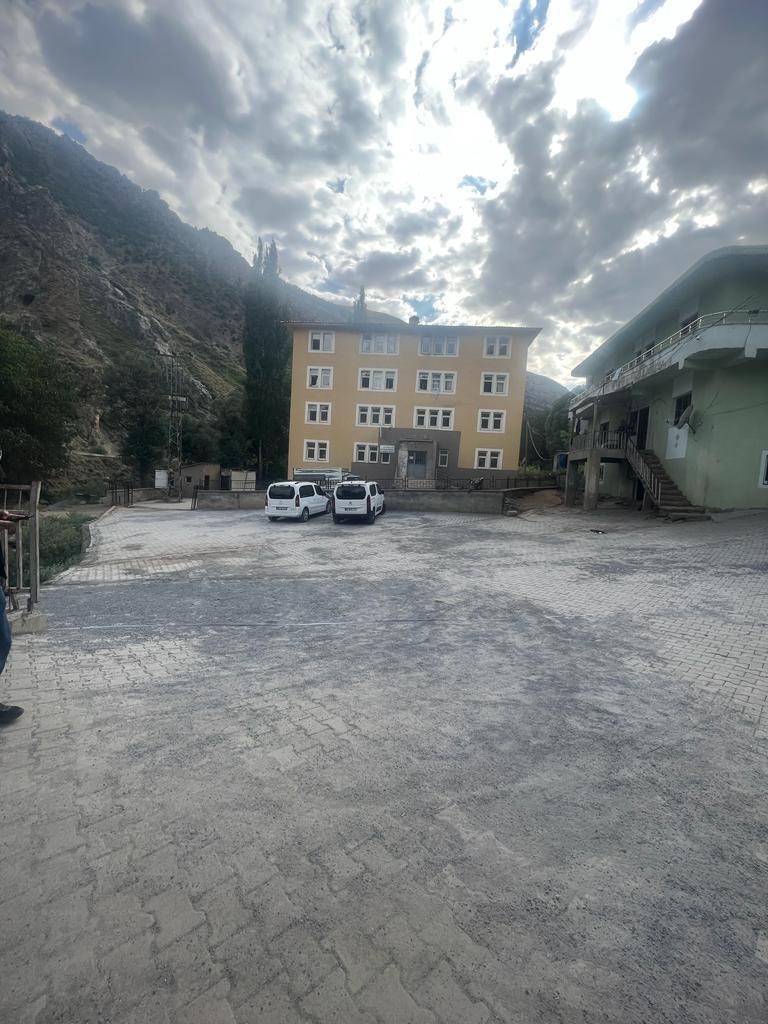 Beyt&uuml;şşebap&rsquo;ta k&ouml;yler parke taşlarıyla d&ouml;şeniyor
