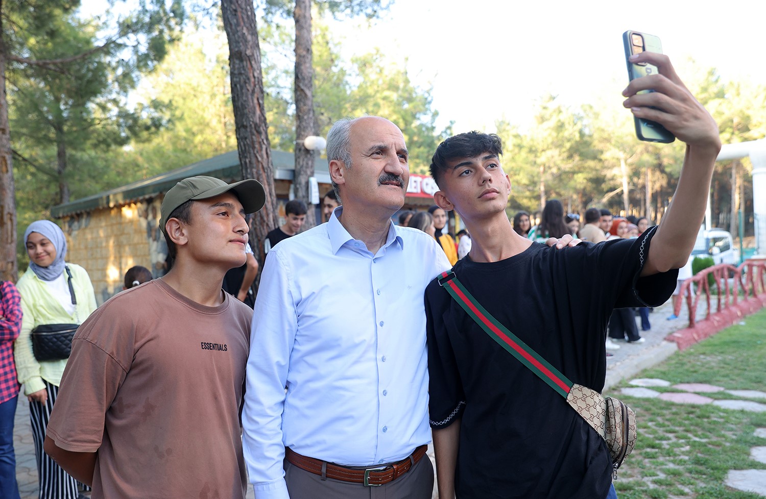 Depremzede gençler heyecan bahçesinde stres attı