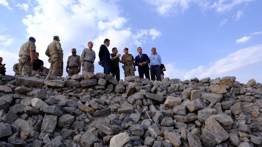 Vali Atay, Cudi dağında namaz kılıp dua etti
