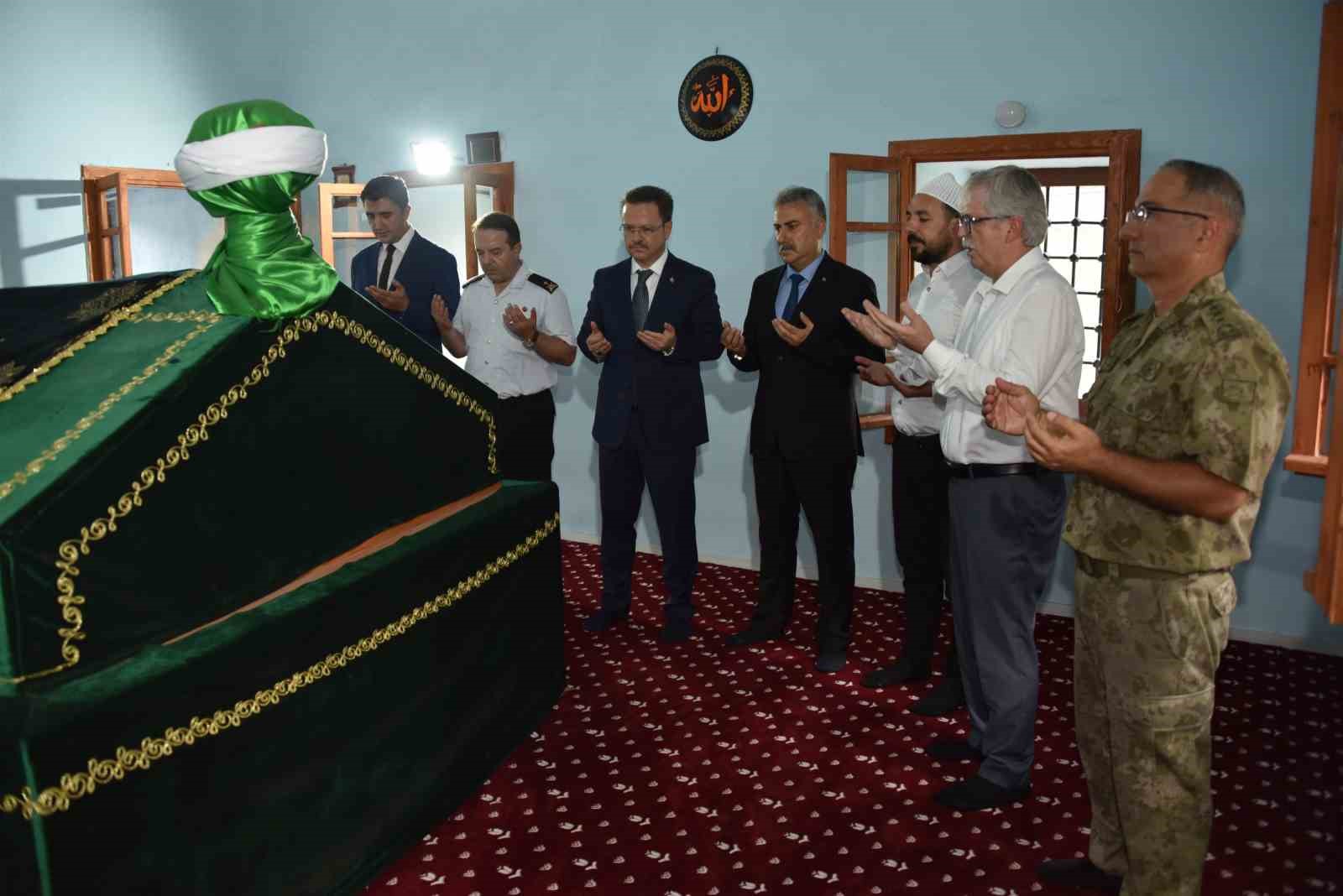 Vali Ünlü’den ilk ziyaret Saruhan Bey Türbesi ve şehit ailesine