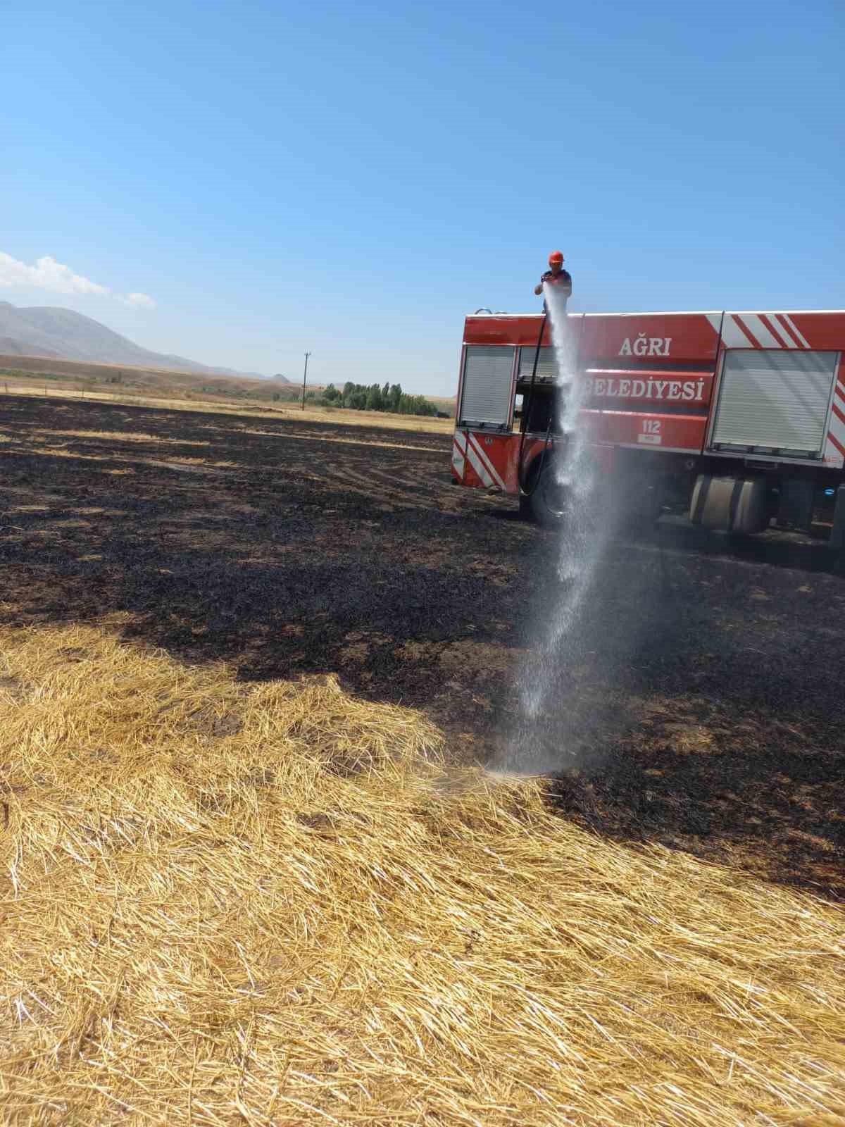 Ağrı’da tarla yangını