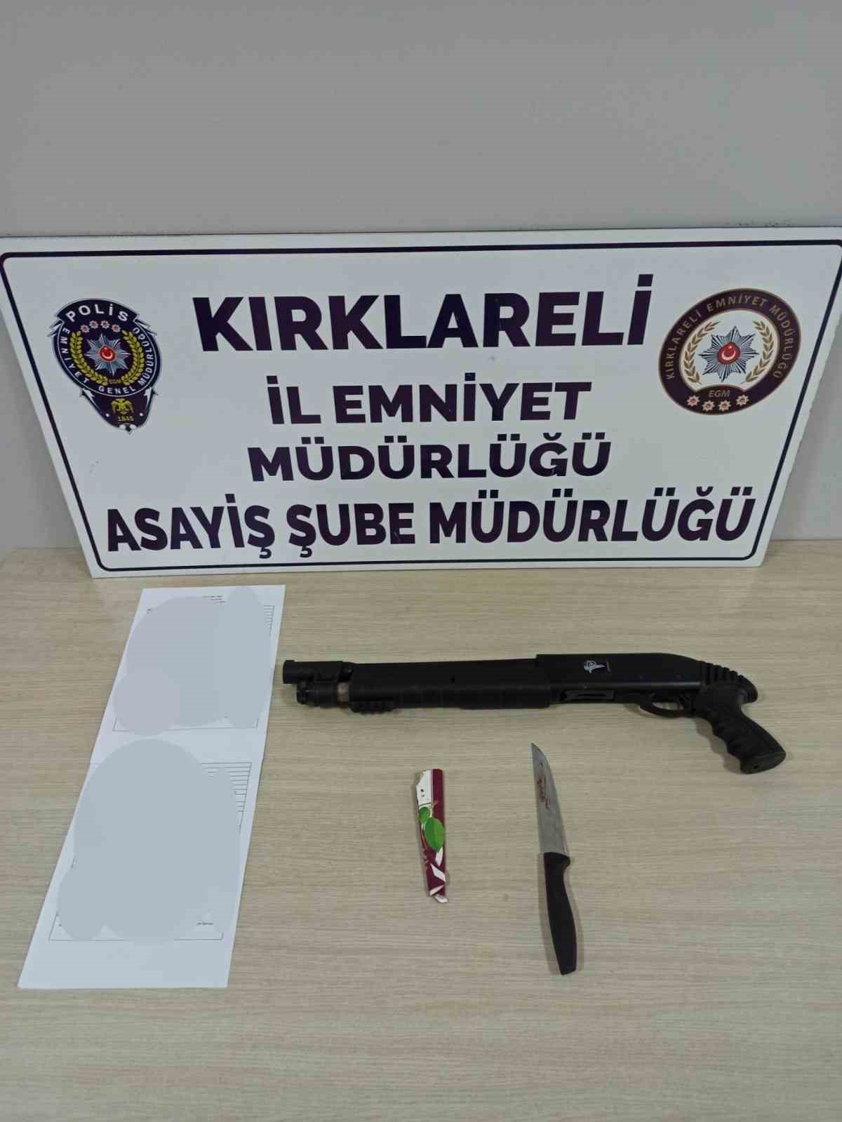 Kırklareli&rsquo;nde aranması olan 2 ş&uuml;pheli yakalandı
