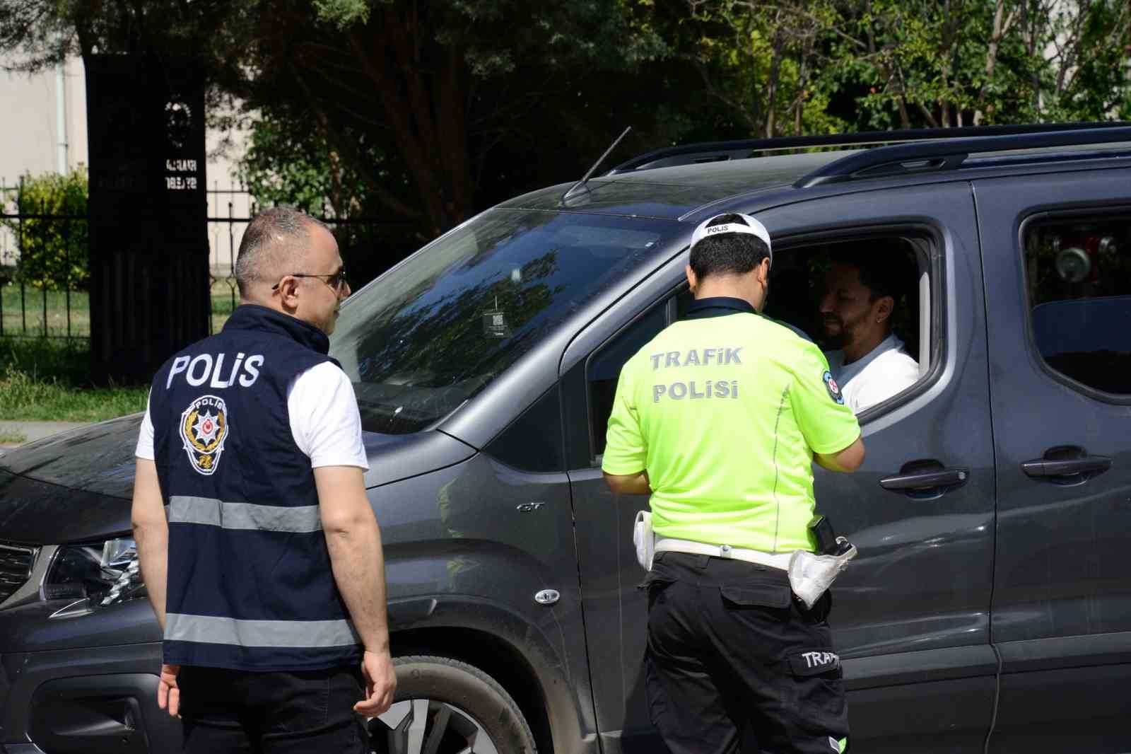 Kırklareli&rsquo;nde trafik denetimi: 123 ara&ccedil; trafikten men edildi
