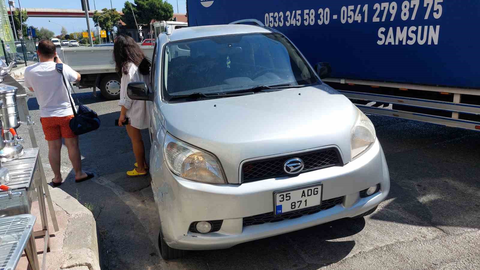 Samsun’da otomobil kırmızı ışıkta bekleyen motosiklete çarptı: 1 yaralı