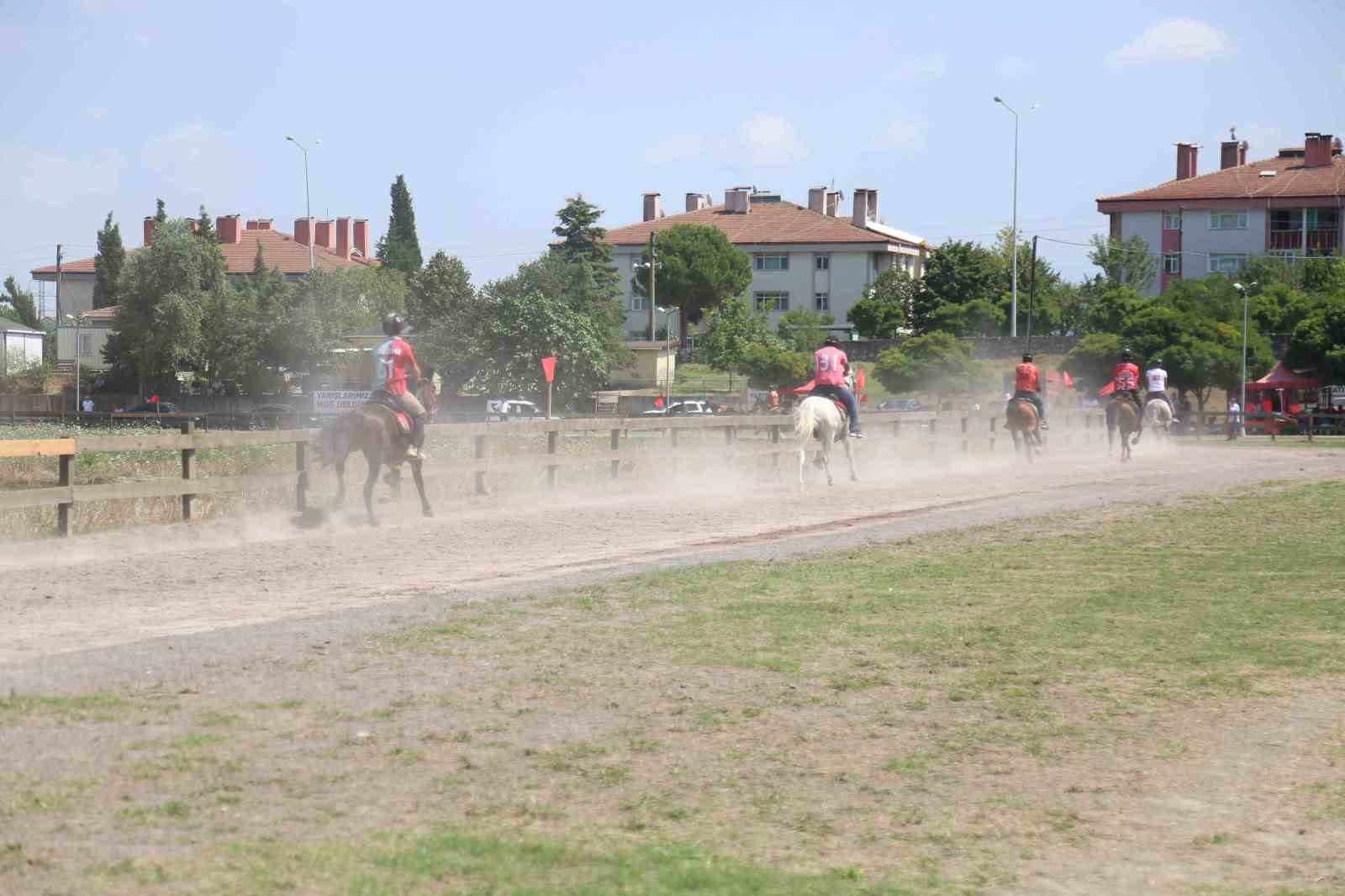 Rahvan At Yarışları nefes kesti