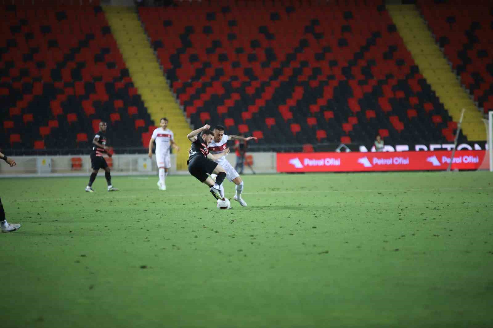 Trendyol Süper Lig: Gaziantep FK: 0 - Sivasspor: 2 (İlk yarı)