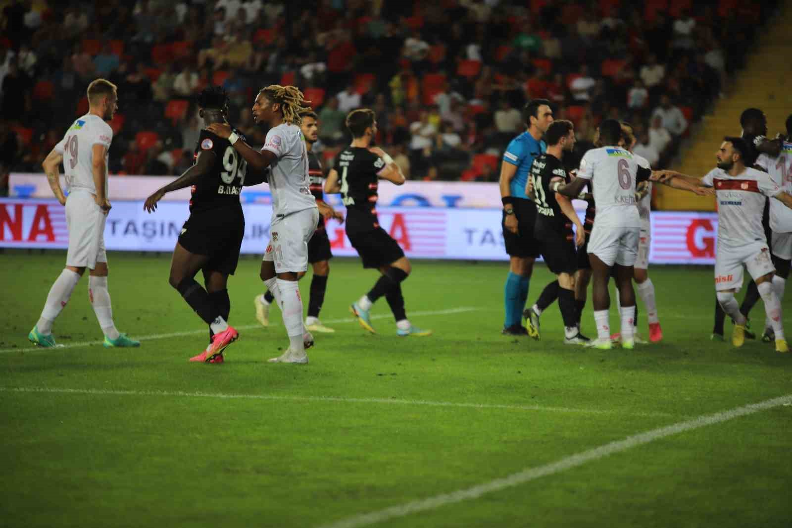 Trendyol Süper Lig: Gaziantep FK: 1 - Sivasspor: 3 (Maç Sonucu)
