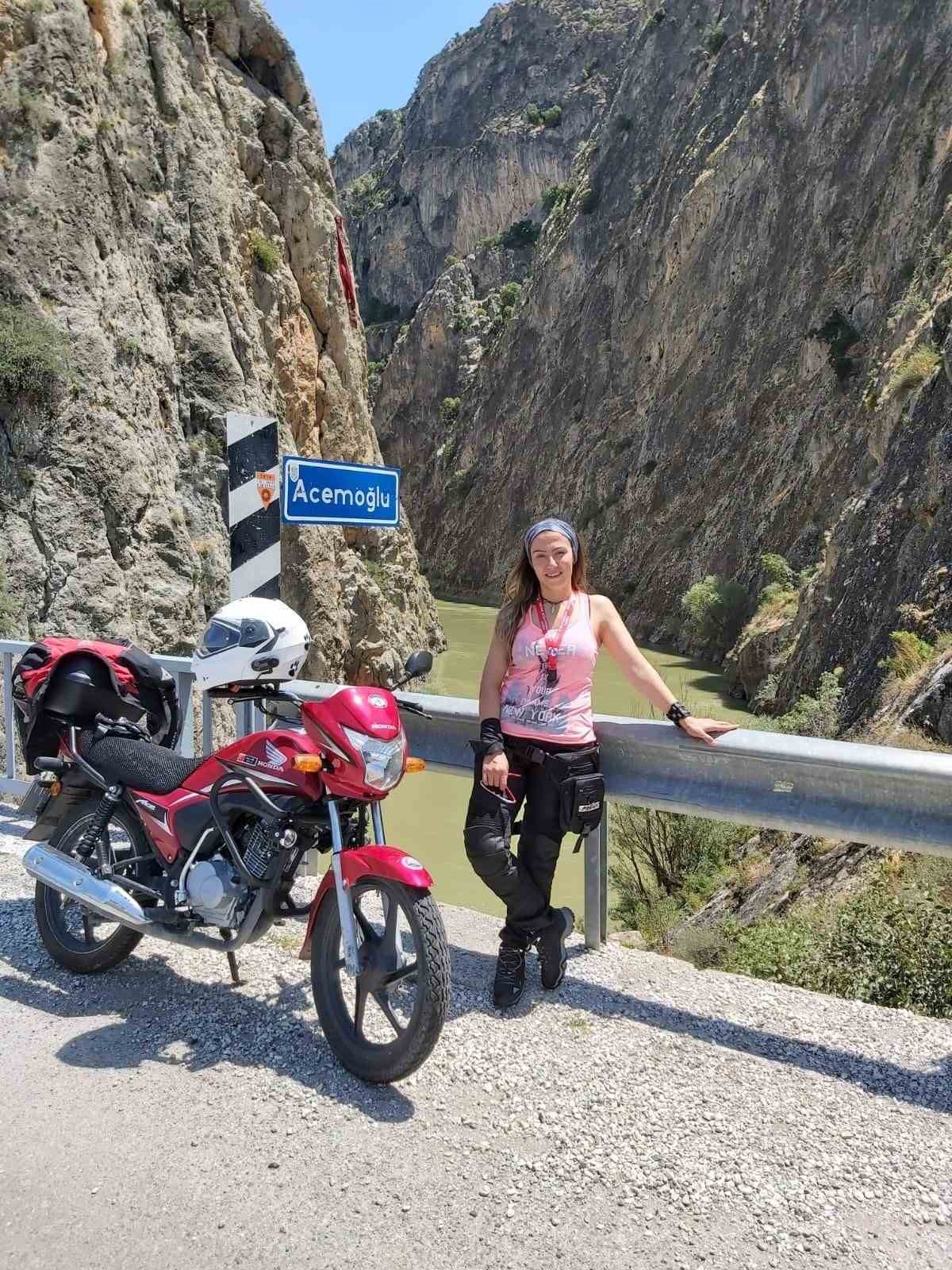 Motosiklet tutkusuyla kanseri yenip d&uuml;nya turuna &ccedil;ıkmayı planlıyor
