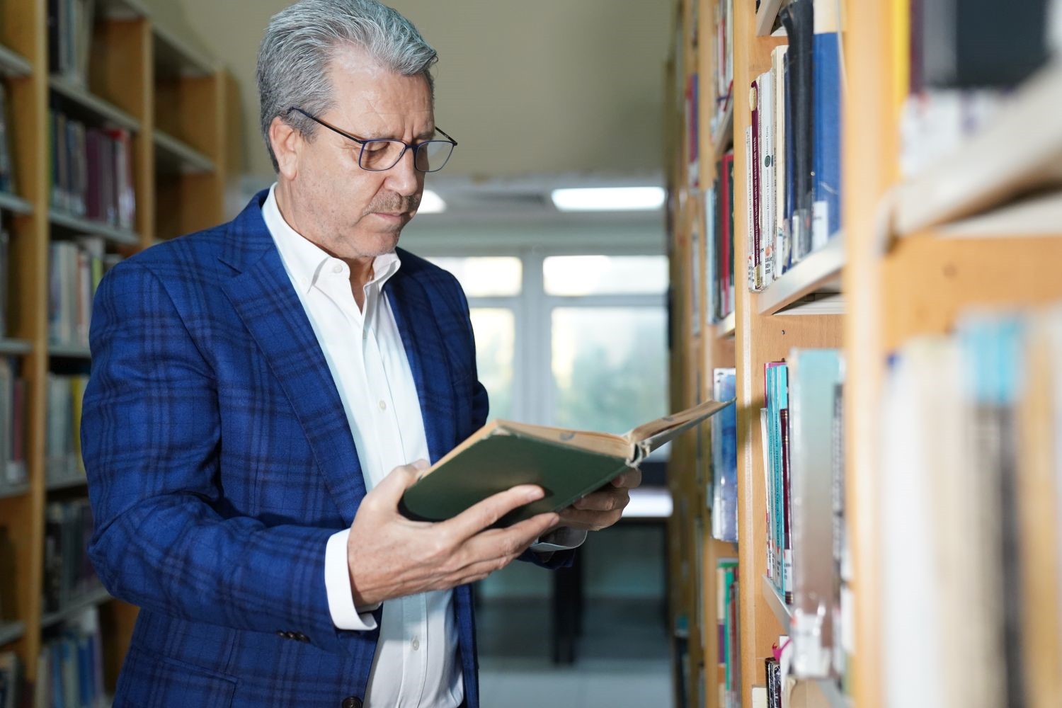 Dijital &uuml;niversitenin dijital k&uuml;t&uuml;phanesi
