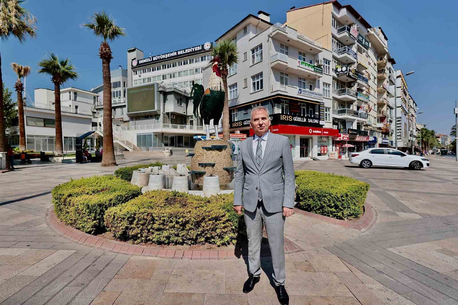 Denizli&rsquo;nin simgesi cam horoz 10 yaşında
