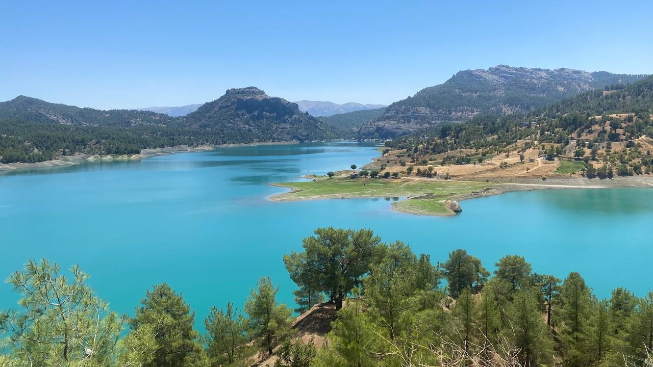 Menzelet Barajı mest ediyor
