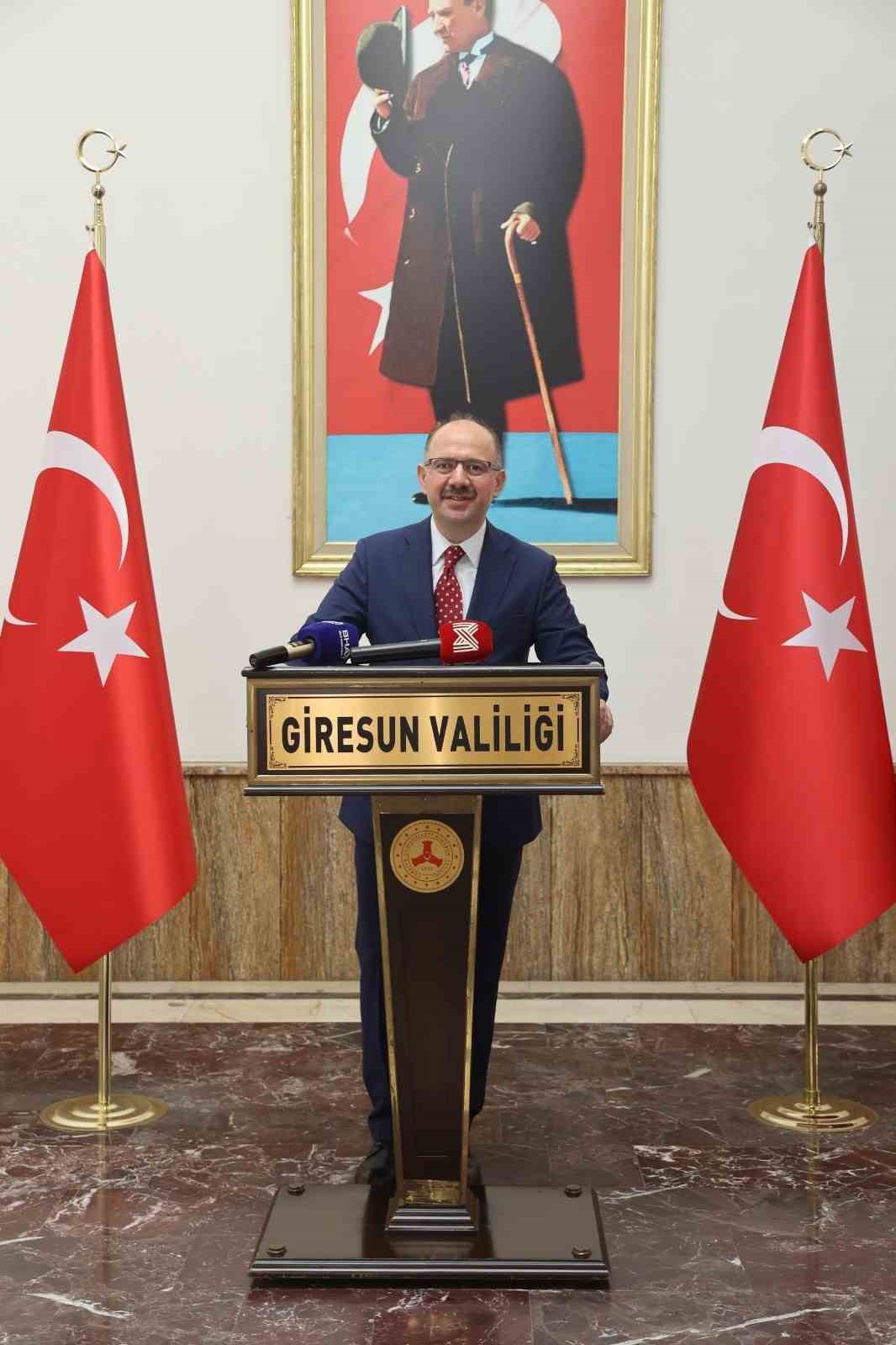 Giresun Valisi Mehmet Fatih Serdengeçti görevine başladı
