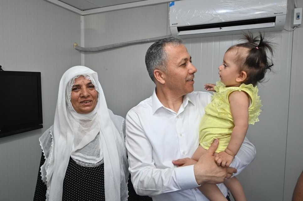 Bakan Yerlikaya: "297 bin 943 ailemize 1 milyar 259 milyon 39 bin TL kira yardımı ödemesi yapıldı"