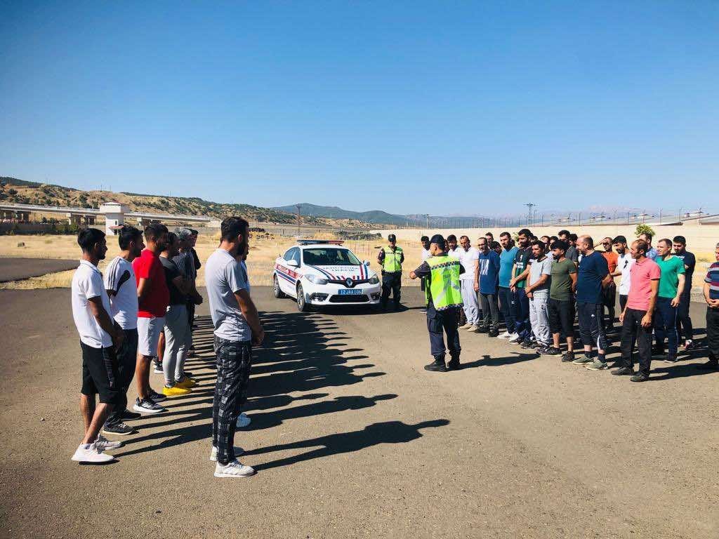 Bingöl’de jandarma trafik kuralları hakkında vatandaşları bilgilendirdi