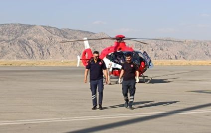 Şırnak&rsquo;ta helikopter ambulans kanser hastası i&ccedil;in havalandı
