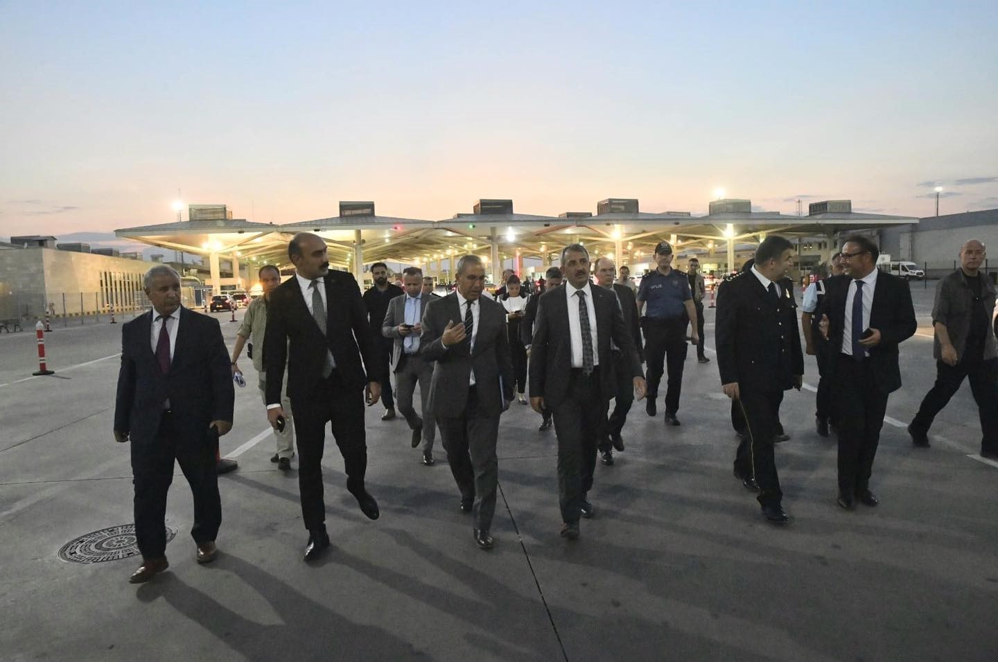 Vali Sezer Selimiye Camii&rsquo;ni inceledi
