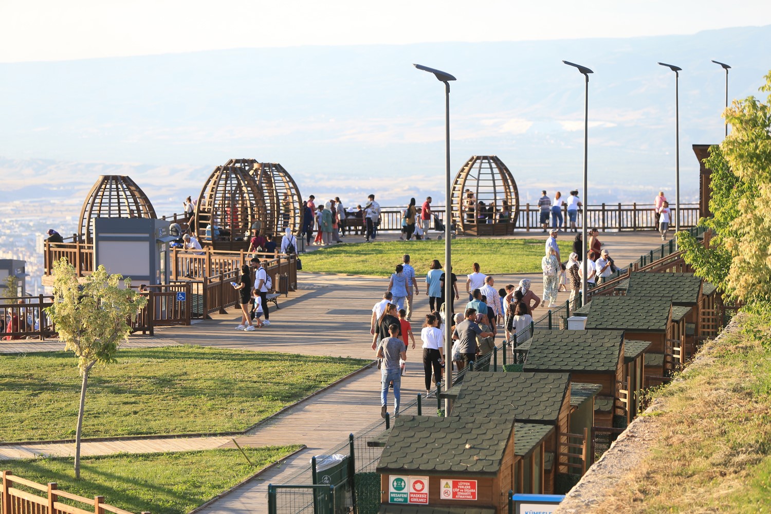 Sıcak havalarda Seyir Tepesi Denizlili vatandaşın g&ouml;zde yeri oldu
